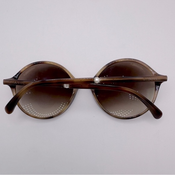CHANEL Tan Oversized Sunglasses with Gradient Lenses - Picture 10 of 12